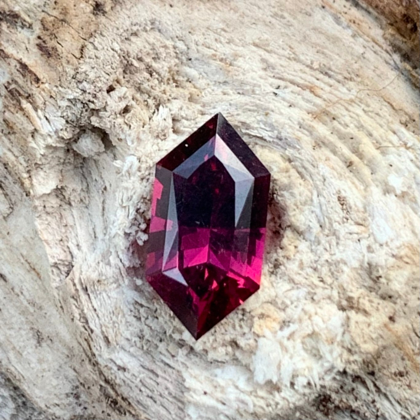 Pinkish Red Garnet Elongated Hexagon 1.45 Ct Natural Loose Gemstone For Jewelry Making