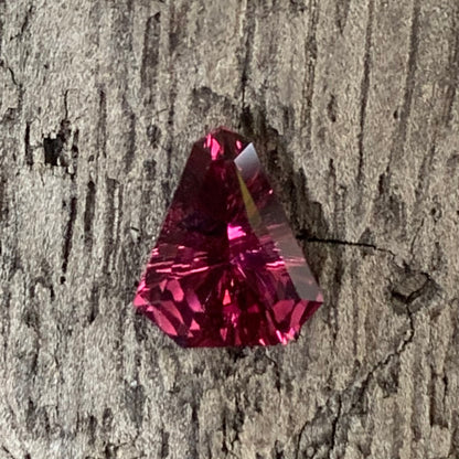 Red Garnet Fantasy Cut / Concave Cut Geometric Shape Shield 0.76 Ct Natural Loose Gemstone For Jewelry Making