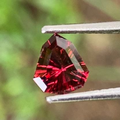 Red Garnet Fantasy Cut / Concave Cut Geometric Shape Shield 1.03 Ct Natural Loose Gemstone For Jewelry Making