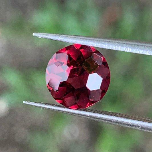 Garnet Round 7.6 mm / 1.75 Ct Fancy Football Cut Loose Gemstone For Contemporary Jewelry