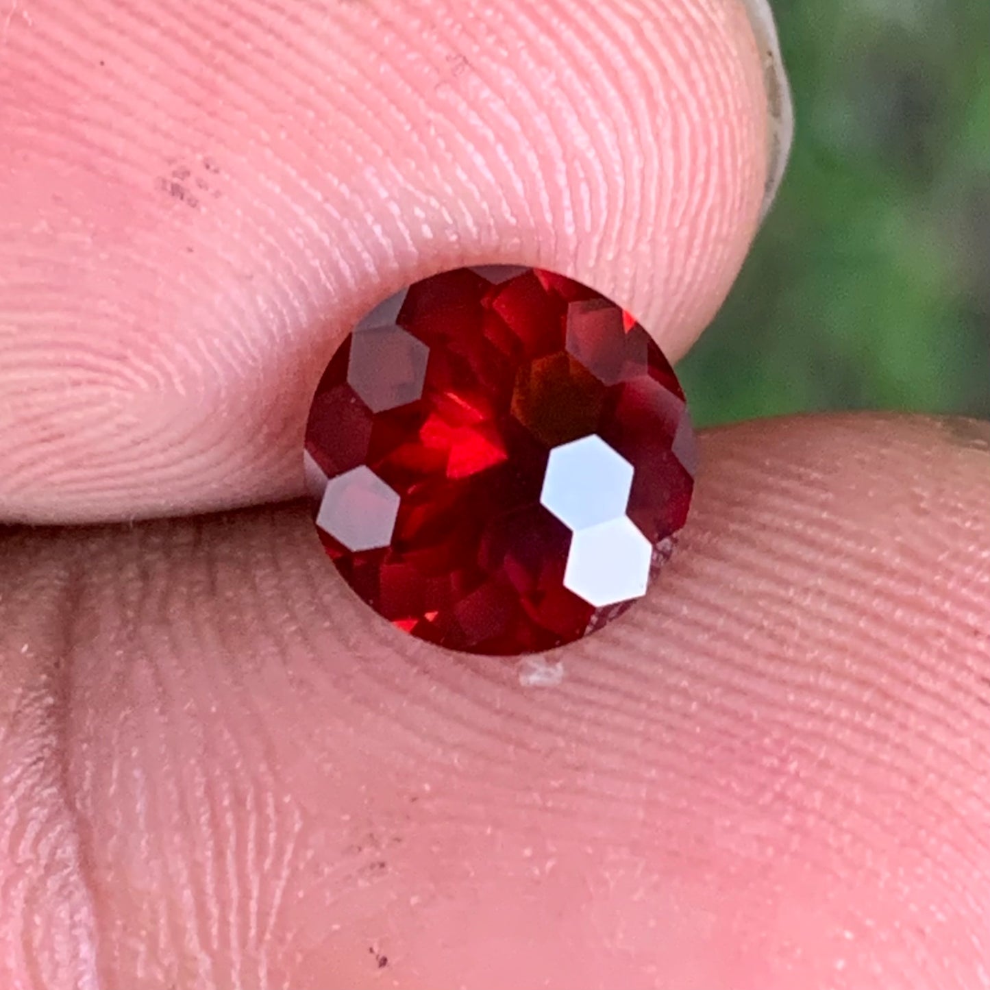 Garnet Round 8.5 mm / 2.66 Ct Fancy Football Cut Loose Gemstone For Contemporary Jewelry