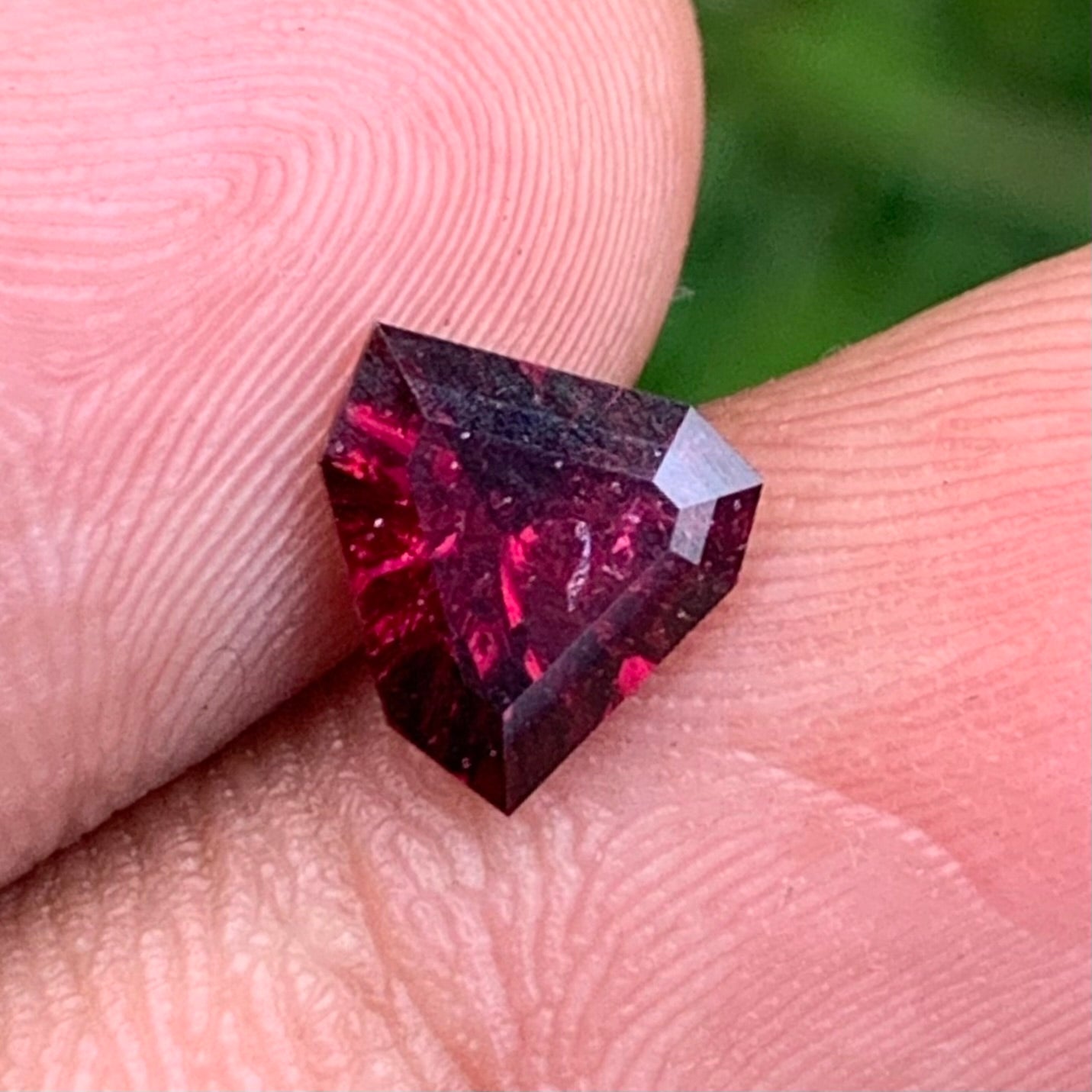 Red Garnet Fantasy / Concave Cut Fancy Shield 1.40 Ct Natural Loose Gemstone For Jewelry Making
