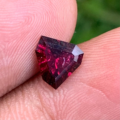 Red Garnet Fantasy / Concave Cut Fancy Shield 1.40 Ct Natural Loose Gemstone For Jewelry Making