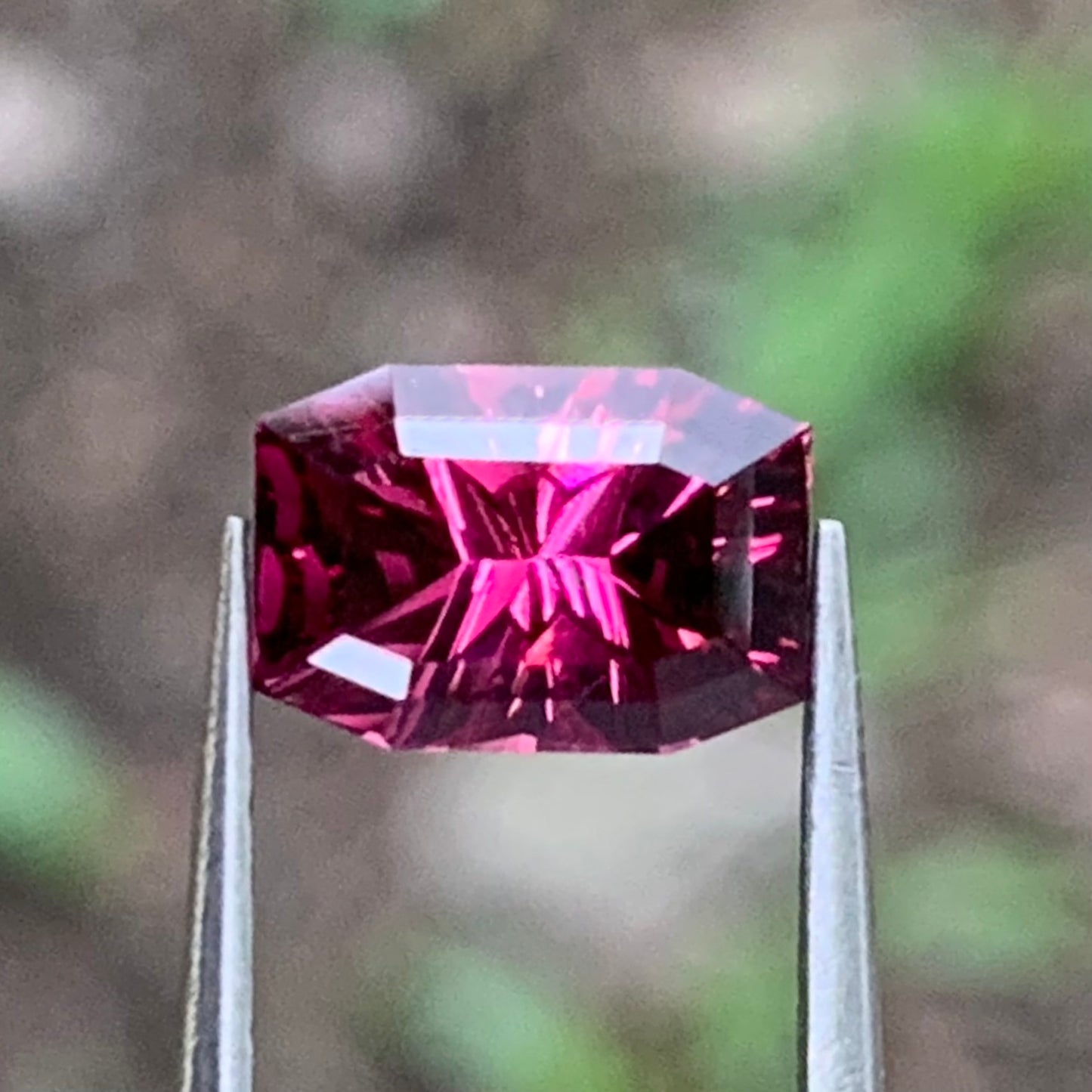 Red Garnet Fantasy / Concave Cut Modified Rectangular 1.07 Ct Natural Loose Gemstone For Jewelry Making