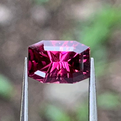 Red Garnet Fantasy / Concave Cut Modified Rectangular 1.07 Ct Natural Loose Gemstone For Jewelry Making