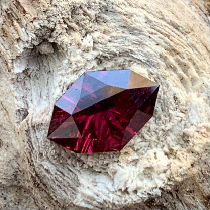 Red Garnet Fantasy / Concave Cut Modified Marquise 1.63 Ct Natural Loose Gemstone For Jewelry Making