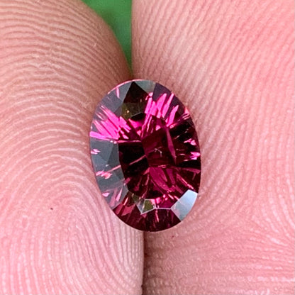 Red Garnet Fantasy Cut / Concave Cut Oval 1.75 Ct Natural Loose Gemstone For Jewelry Making