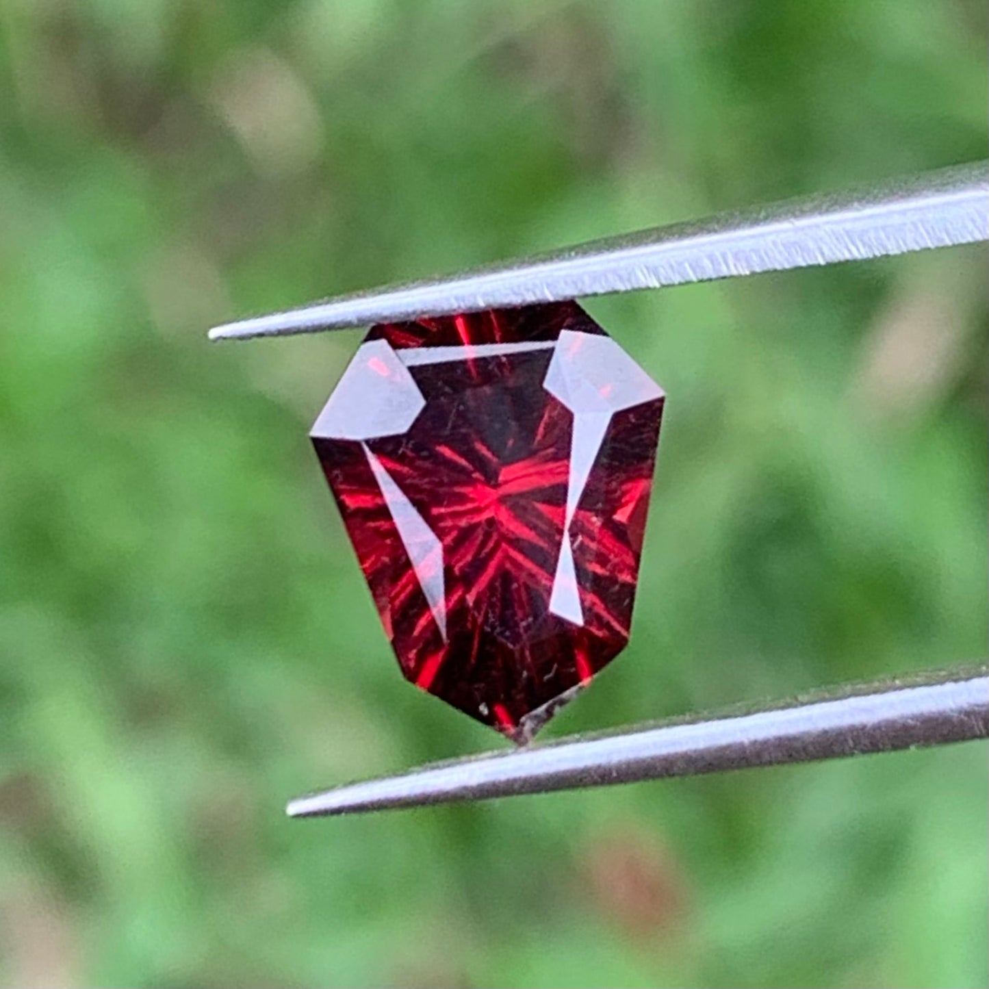 Red Garnet Fantasy / Concave Cut Fancy Shield 1.79 Ct Natural Loose Gemstone For Jewelry Making