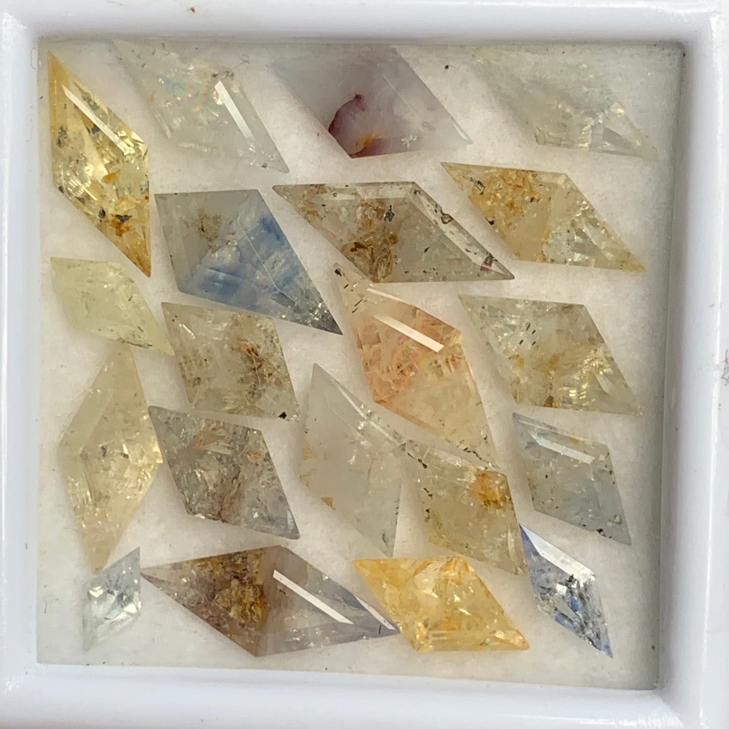 Unheated Sapphire Kites / Lozenges parcel of 21.55 Ct / 20 Natural Loose Gemstones from Sri Lanka