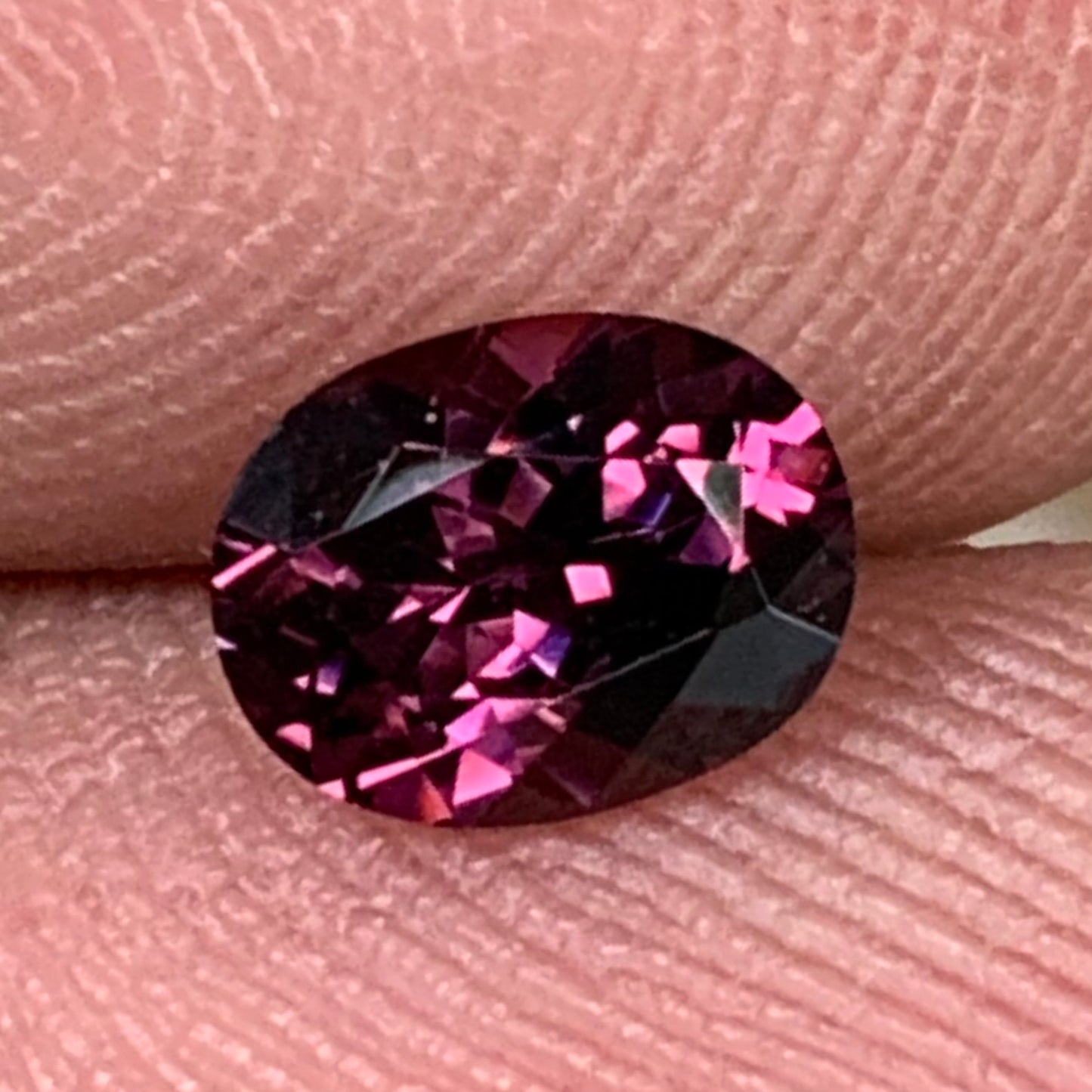Velvet Spinel 0.8 Ct Oval Natural Loose Gemstone For Center Stone From Sri Lanka