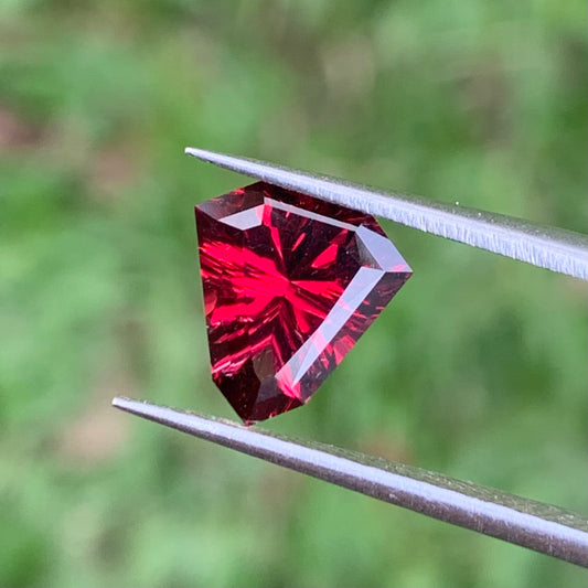 Red Garnet Fantasy / Concave Cut Fancy Shield 1.68 Ct Natural Loose Gemstone For Jewelry Making 💎✨