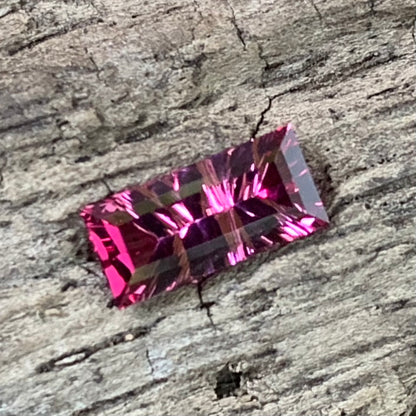 Pinkish Garnet Fantasy Cut / Concave Cut Baguette 0.65 Ct Natural Loose Gemstone For Jewelry Making