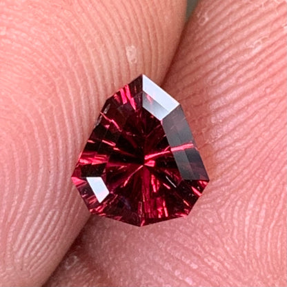 Red Garnet Fantasy Cut / Concave Cut Geometric Shape Shield 1.03 Ct Natural Loose Gemstone For Jewelry Making