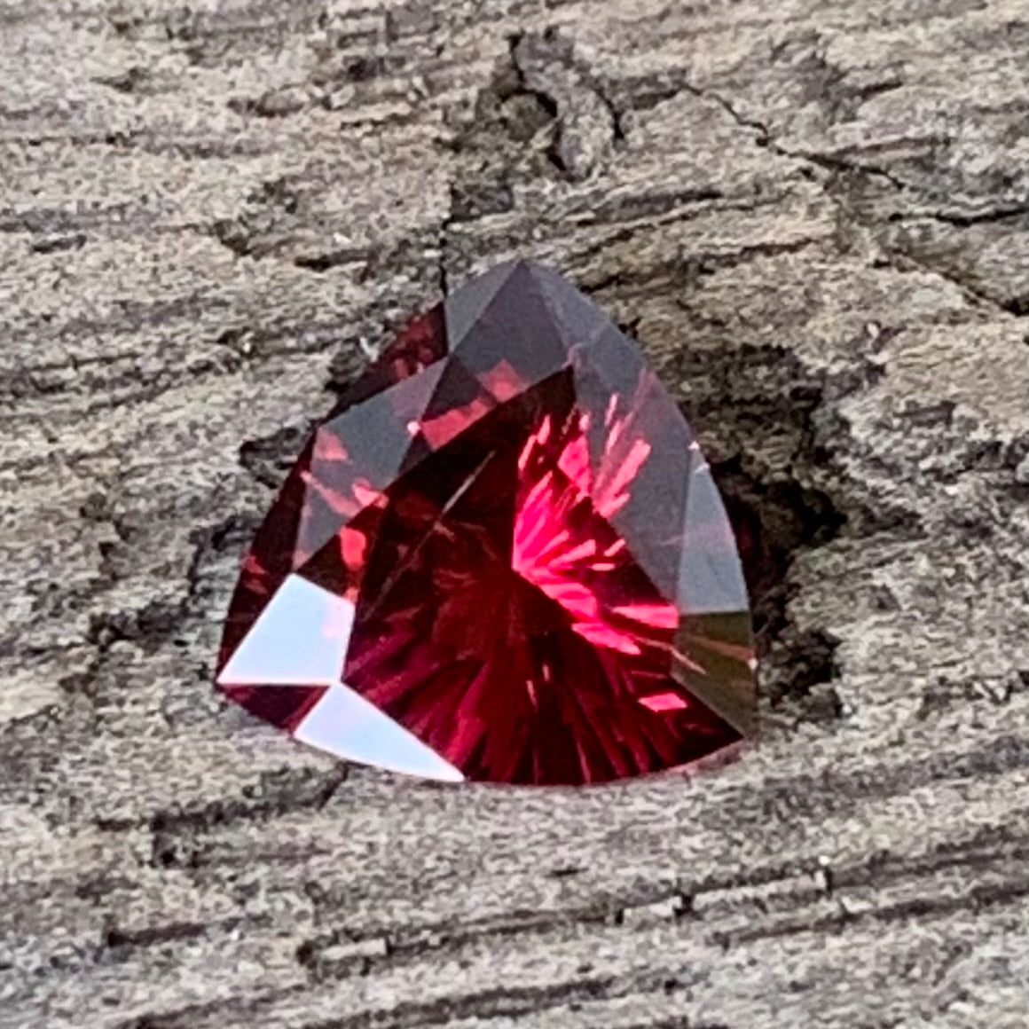 Red Garnet Concave Cut / Fantasy Cut Trillion 0.75 Ct Natural Loose Gemstone From Sri Lanka