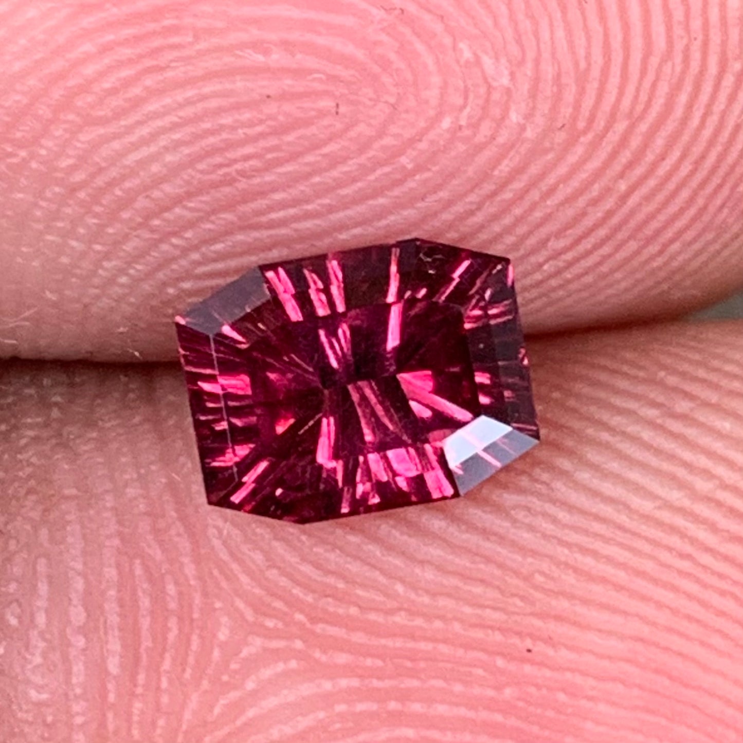 Red Garnet Fantasy / Concave Cut Modified Rectangular 1.02 Ct Natural Loose Gemstone For Jewelry Making