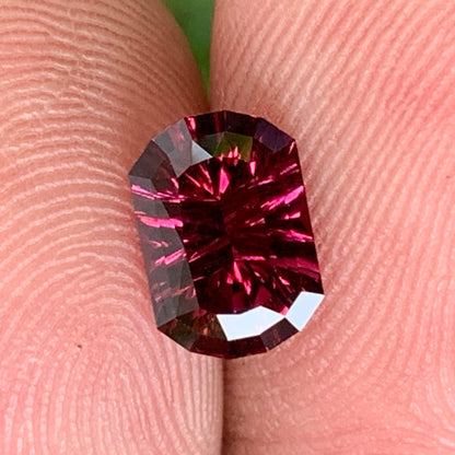Red Garnet Fantasy Cut / Concave Cut Modified Oval 1.56 Ct Natural Loose Gemstone For Jewelry Making