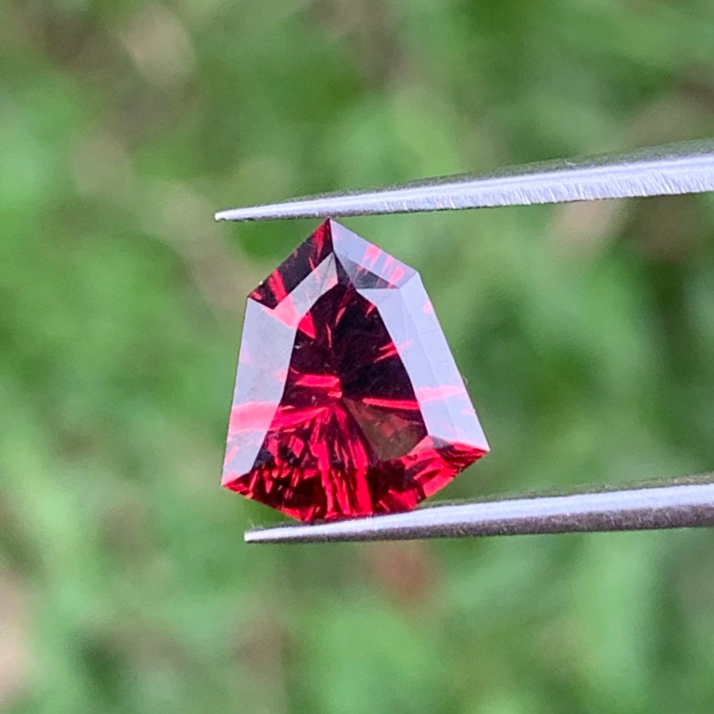 Red Garnet Fantasy / Concave Cut Fancy Shield 1.80 Ct Natural Loose Gemstone For Jewelry Making