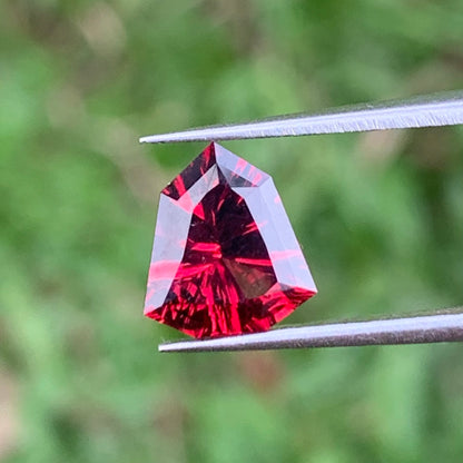 Red Garnet Fantasy / Concave Cut Fancy Shield 1.80 Ct Natural Loose Gemstone For Jewelry Making