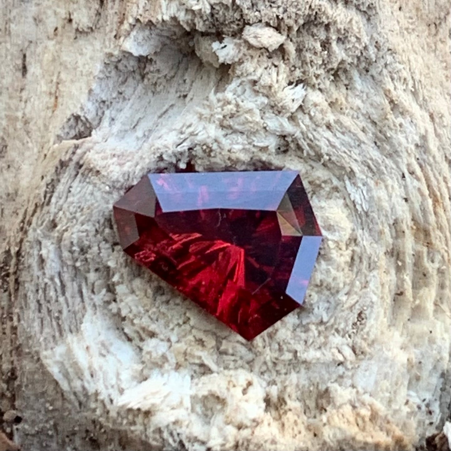 Red Garnet Fantasy / Concave Cut Fancy Shield 1.02 Ct Natural Loose Gemstone For Jewelry Making