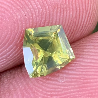 Hazy Greenish Yellow Zircon Shield 1.38 Ct Natural Loose Gemstone For Jewelry Making
