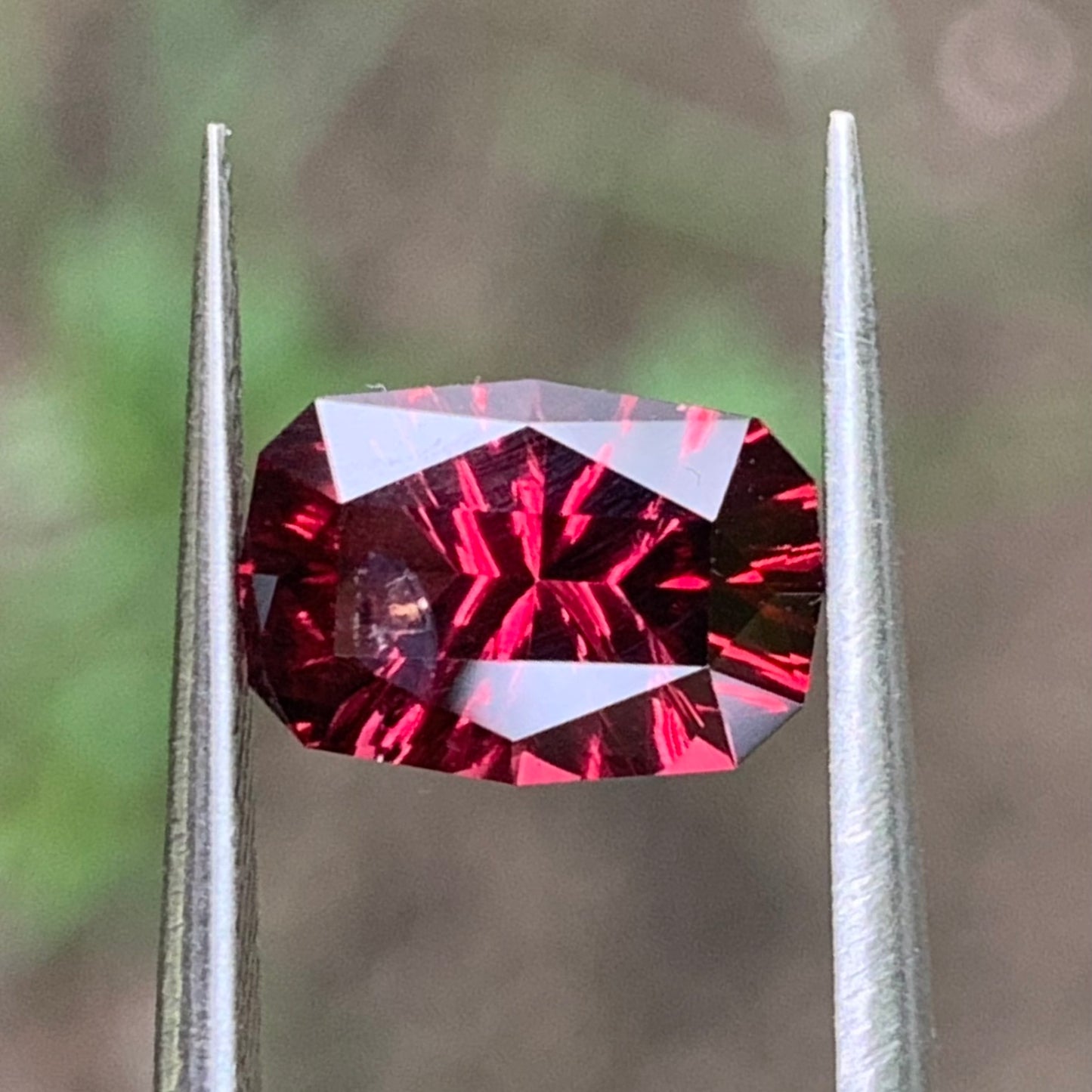 Red Garnet Fantasy / Concave Cut Modified Rectangular 1.53 Ct Natural Loose Gemstone For Jewelry Making