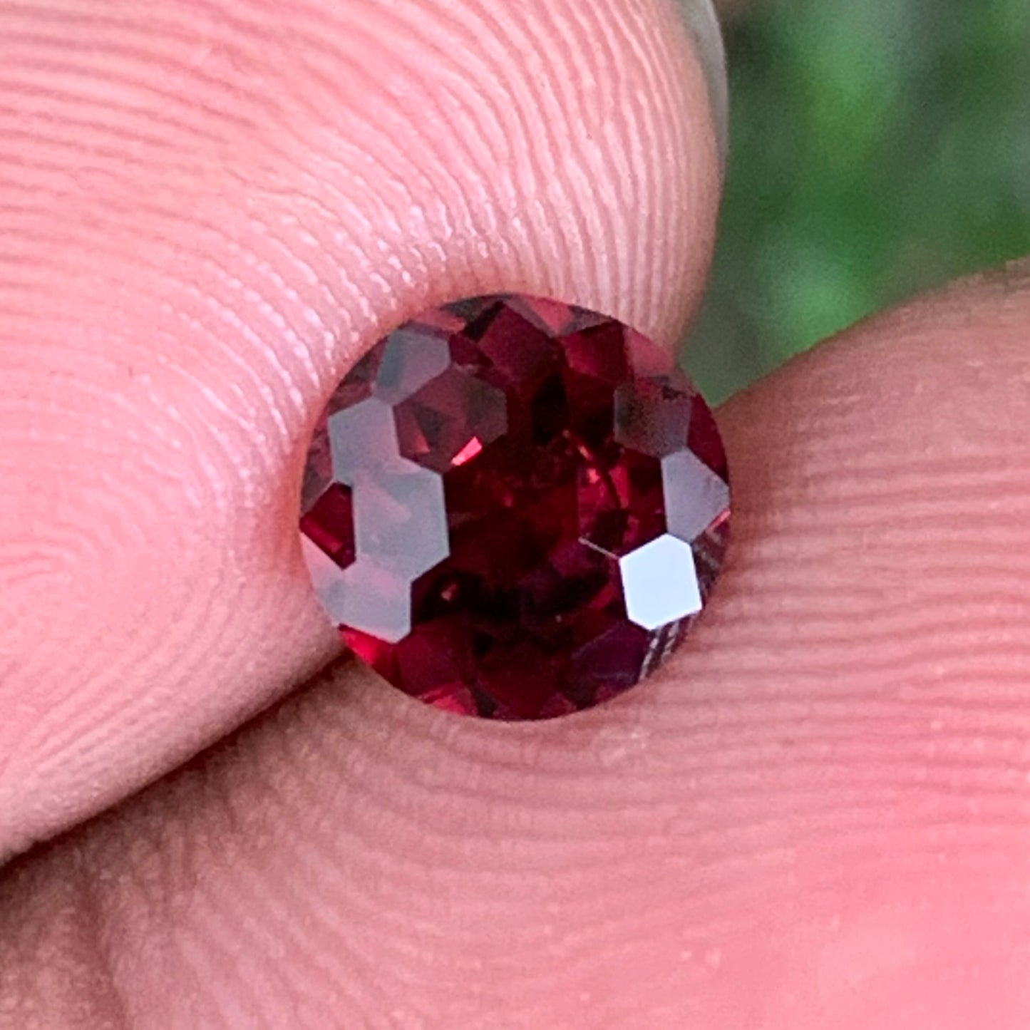 Garnet Round 7.6 mm / 1.75 Ct Fancy Football Cut Loose Gemstone For Contemporary Jewelry