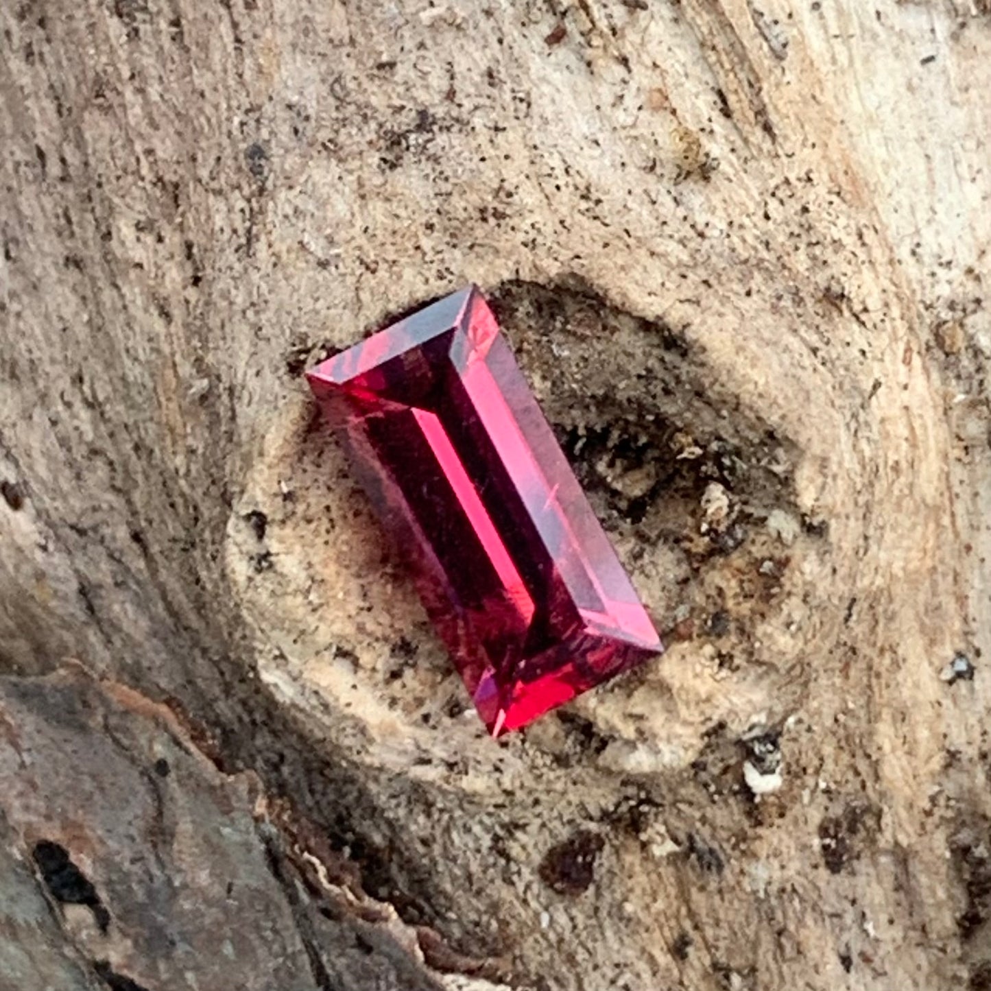 Red Garnet Rectangle 0.76 Ct Natural Loose Gemstone For Jewelry Making