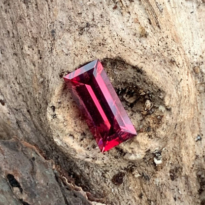 Red Garnet Rectangle 0.76 Ct Natural Loose Gemstone For Jewelry Making
