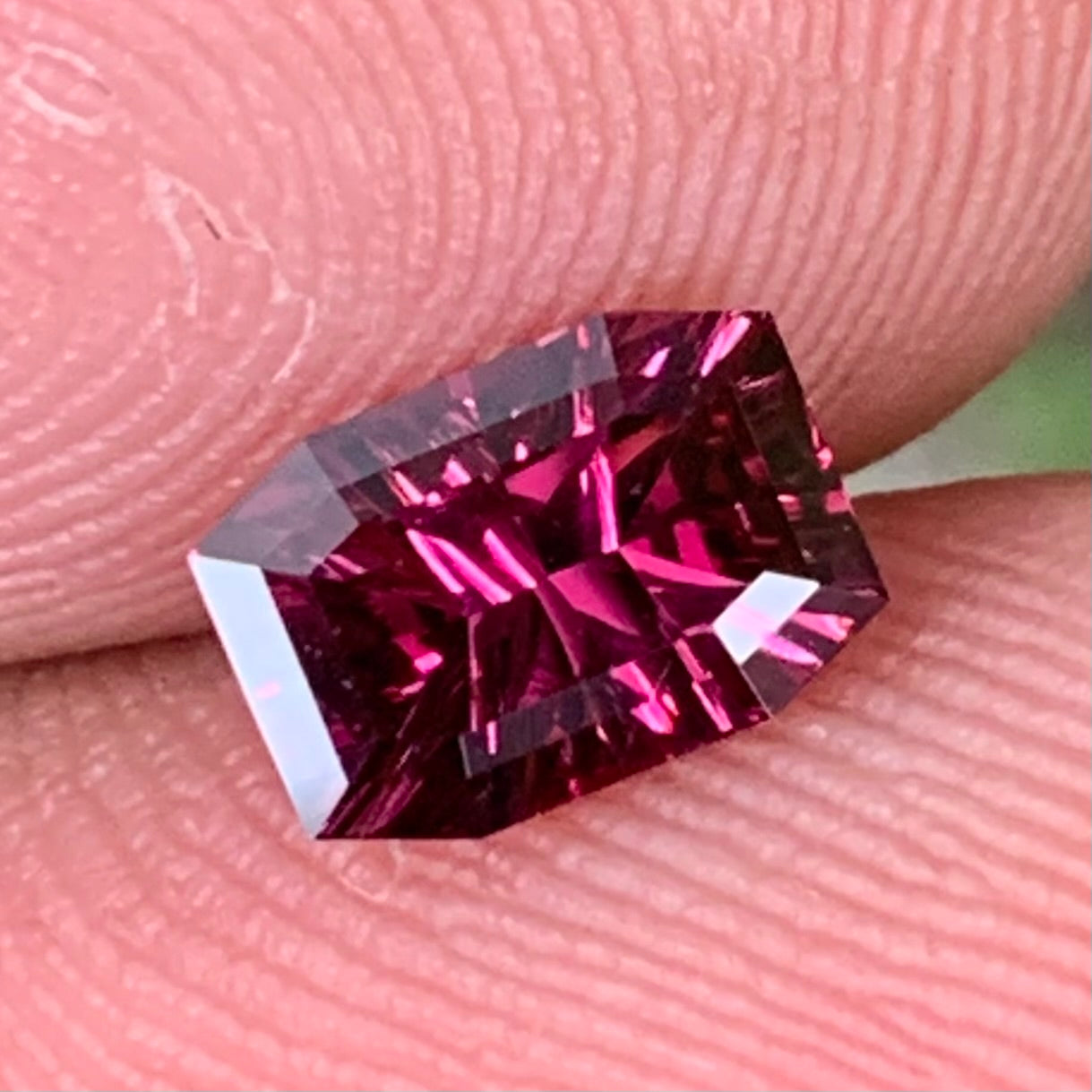 Red Garnet Fantasy / Concave Cut Modified Rectangular 1.07 Ct Natural Loose Gemstone For Jewelry Making