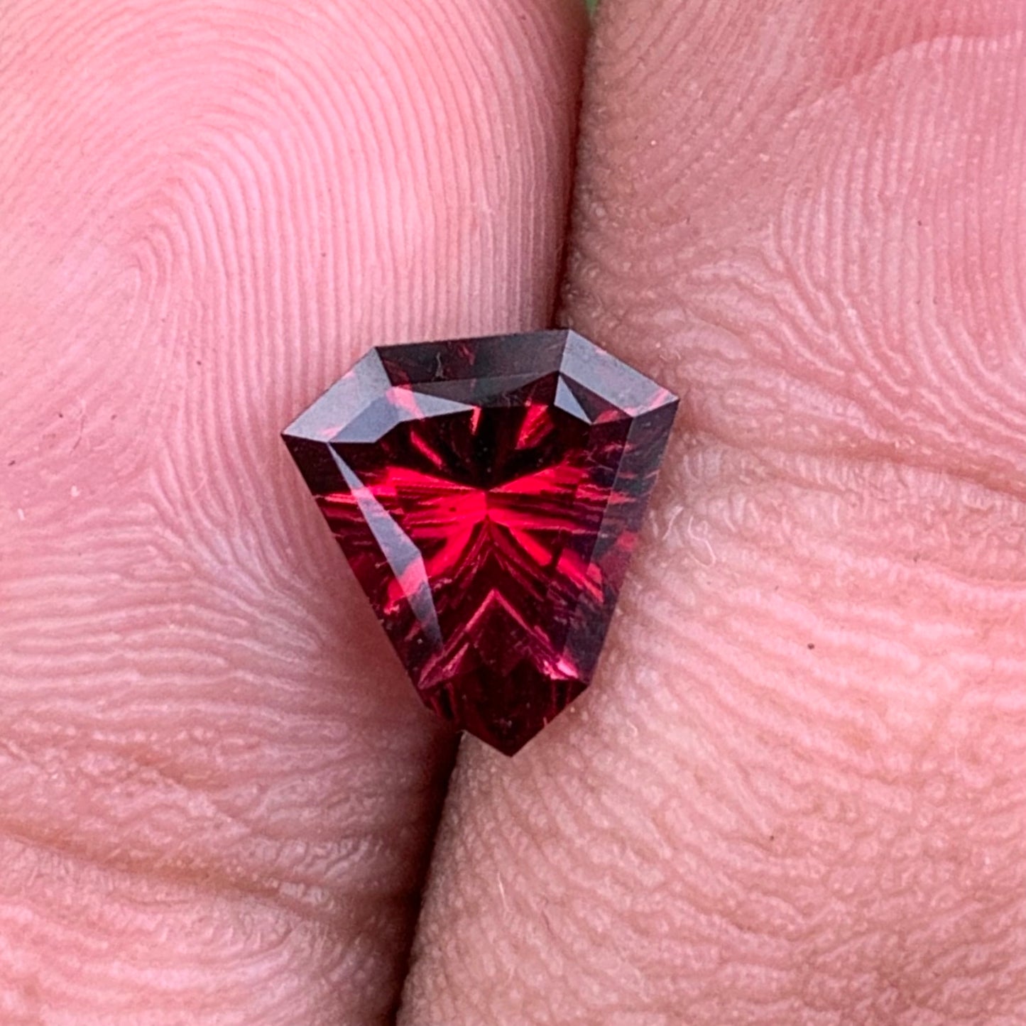 Red Garnet Fantasy / Concave Cut Fancy Shield 1.68 Ct Natural Loose Gemstone For Jewelry Making