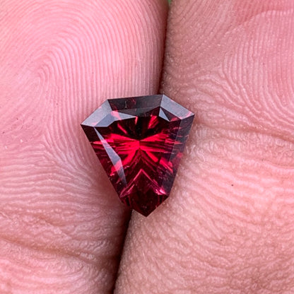 Red Garnet Fantasy / Concave Cut Fancy Shield 1.68 Ct Natural Loose Gemstone For Jewelry Making