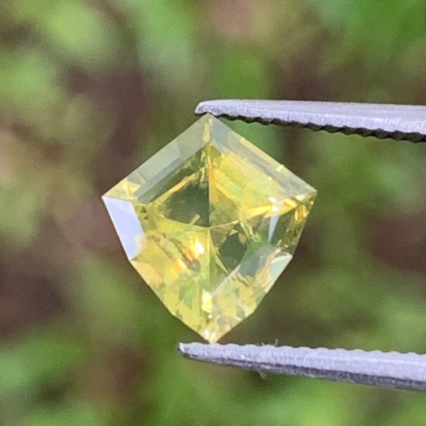 Hazy Greenish Yellow Zircon Shield 1.38 Ct Natural Loose Gemstone For Jewelry Making