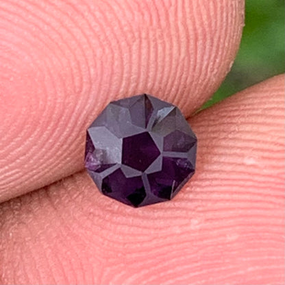 Spinel Polygonal Flower Cut Dark Purple Round 5.85 mm / 0.87 Ct Natural Loose Gemstone For Jewelry