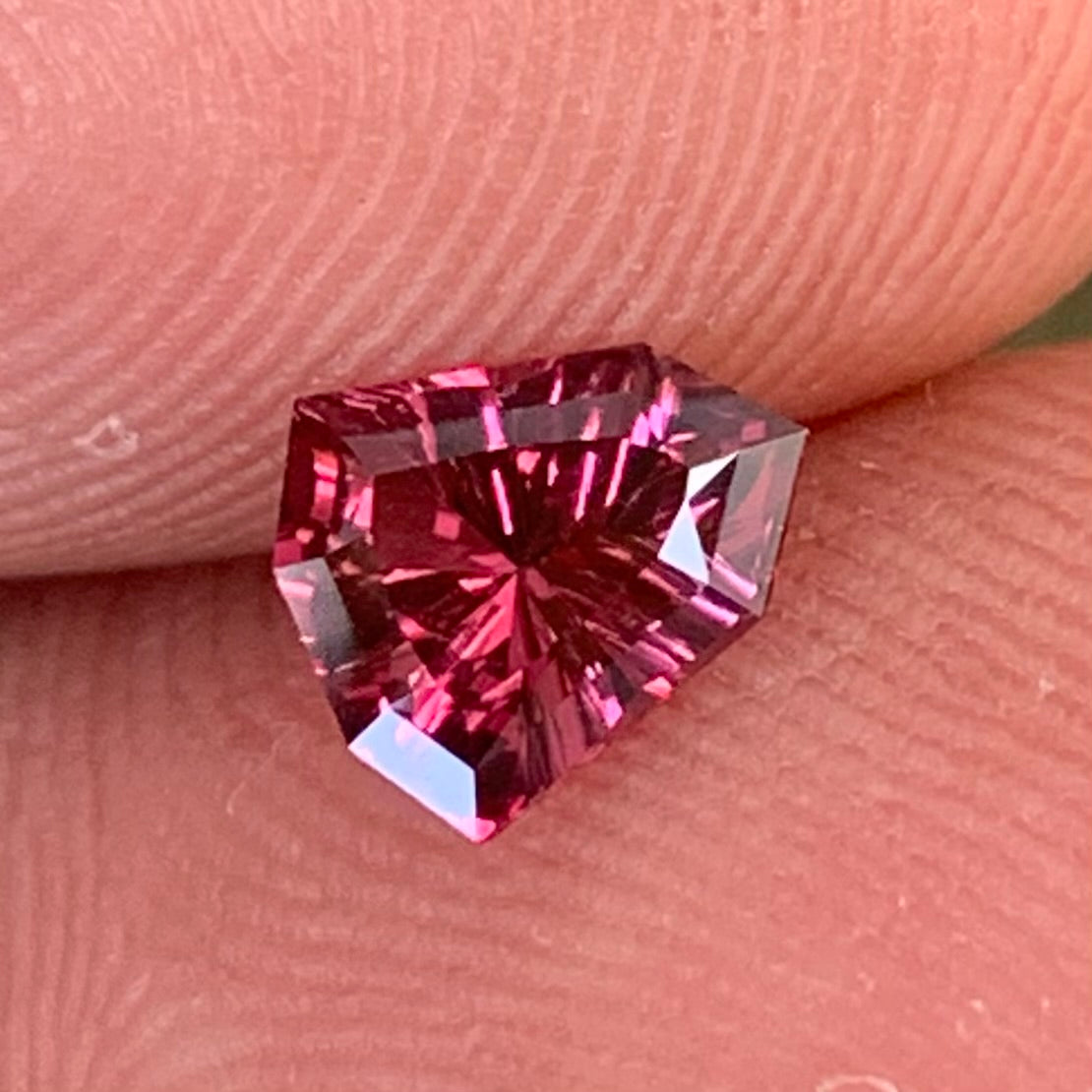 Red Garnet Fantasy Cut / Concave Cut Geometric Shape Shield 0.68 Ct Natural Loose Gemstone For Jewelry Making