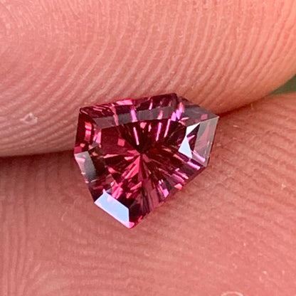 Red Garnet Fantasy Cut / Concave Cut Geometric Shape Shield 0.68 Ct Natural Loose Gemstone For Jewelry Making