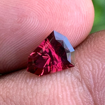 Red Garnet Fantasy / Concave Cut Fancy Shield 1.20 Ct Natural Loose Gemstone For Jewelry Making