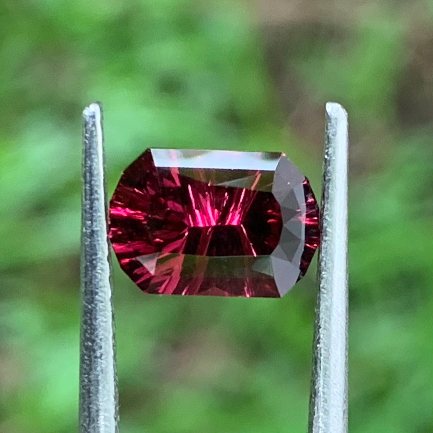 Red Garnet Fantasy Cut / Concave Cut Modified Oval 1.56 Ct Natural Loose Gemstone For Jewelry Making