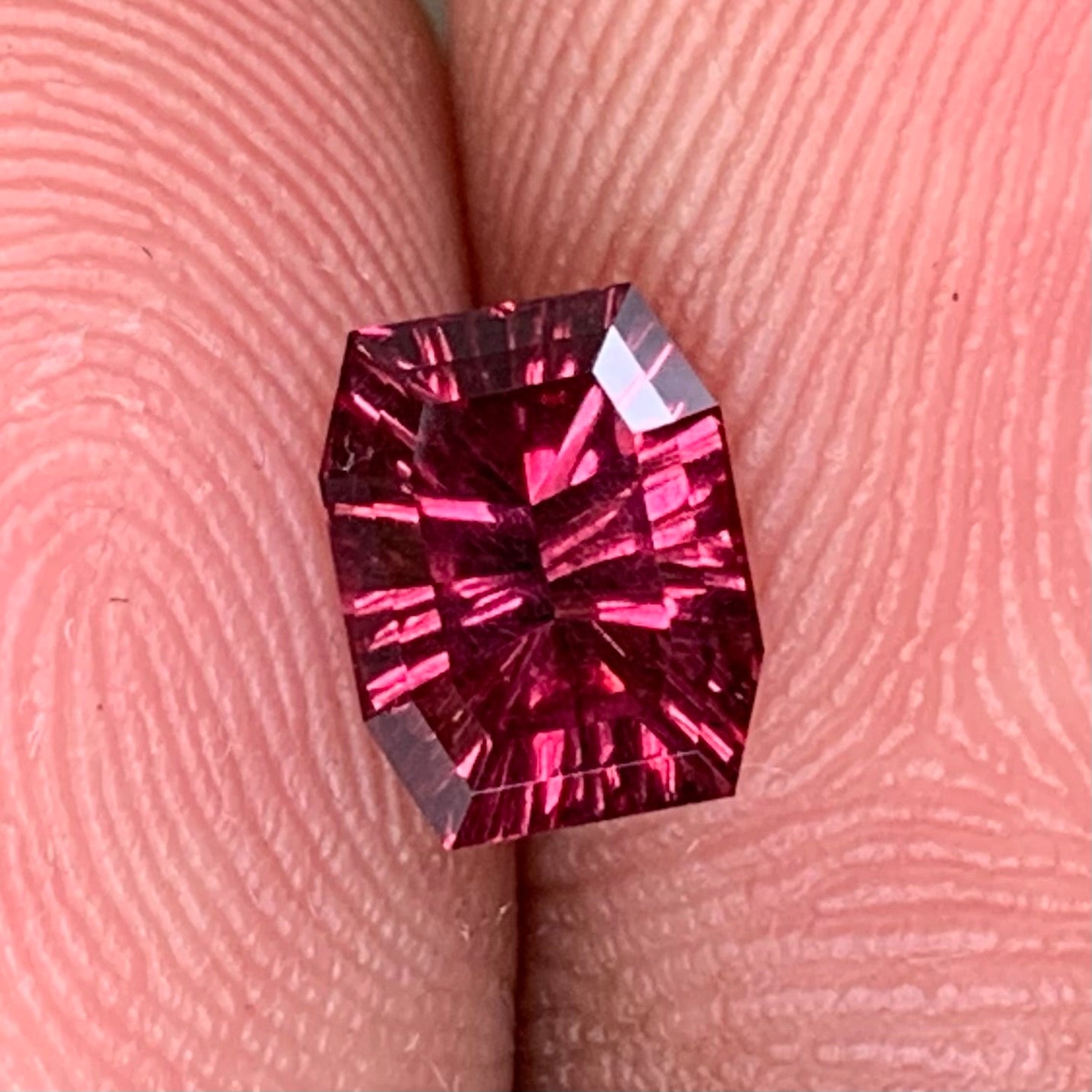 Red Garnet Fantasy / Concave Cut Modified Rectangular 1.02 Ct Natural Loose Gemstone For Jewelry Making