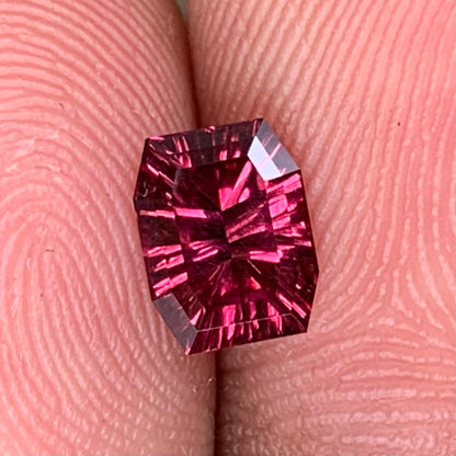 Red Garnet Fantasy / Concave Cut Modified Rectangular 1.02 Ct Natural Loose Gemstone For Jewelry Making