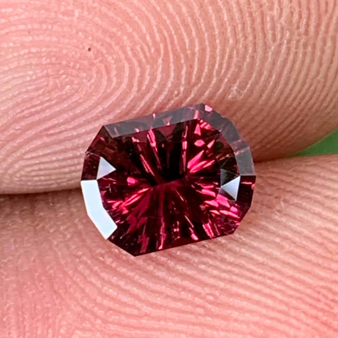 Red Garnet Fantasy Cut / Concave Cut Modified Oval 1.27 Ct Natural Loose Gemstone For Jewelry Making