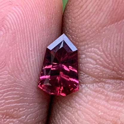 Red Garnet Fantasy / Concave Cut Fancy Shield 0.82 Ct Natural Loose Gemstone For Jewelry Making