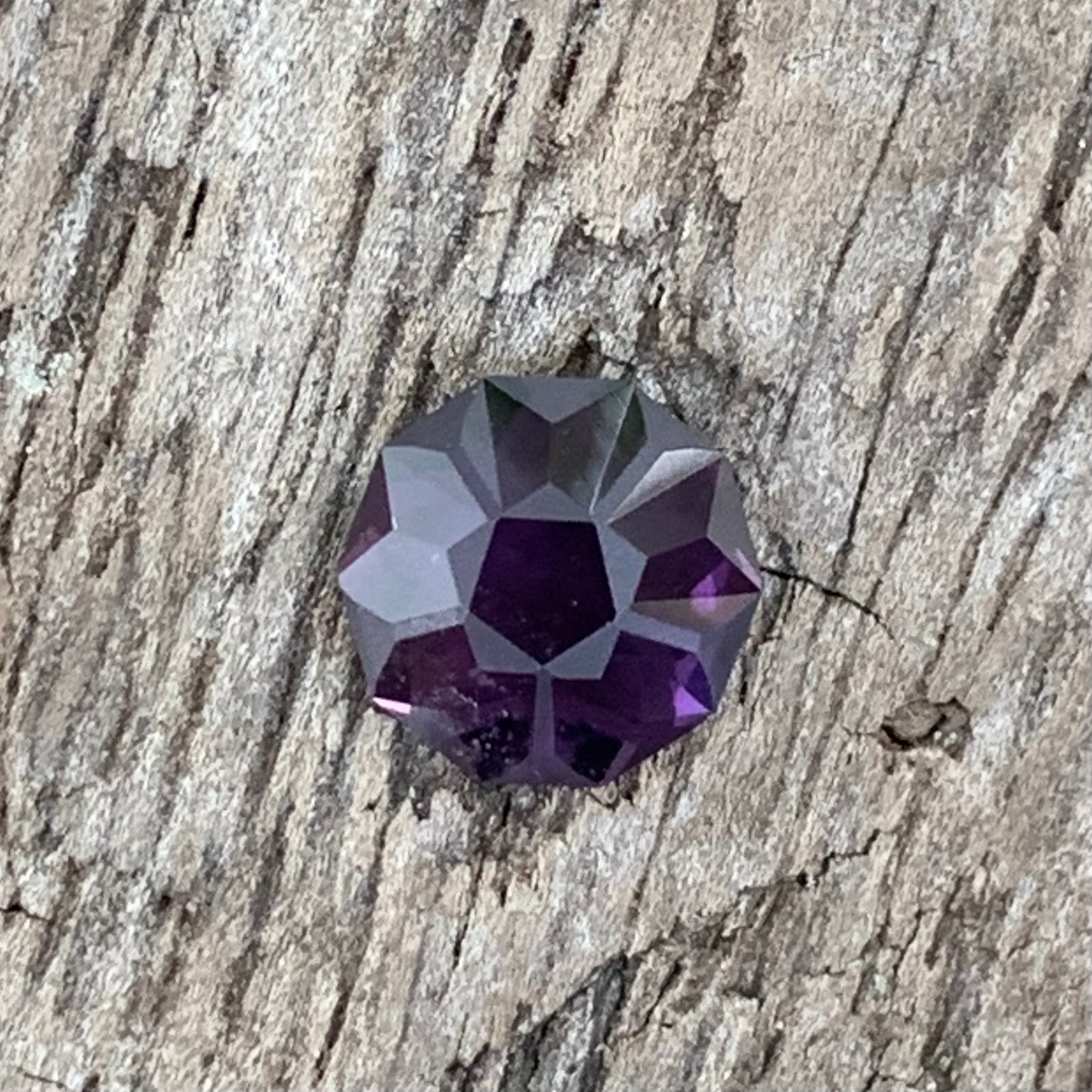 Spinel Polygonal Flower Cut Dark Purple Round 5.85 mm / 0.87 Ct Natural Loose Gemstone For Jewelry