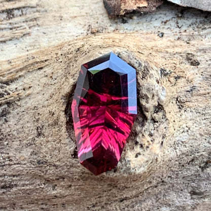 Red Garnet Fantasy / Concave Cut Modified Shield 2 Ct Natural Loose Gemstone For Jewelry Making