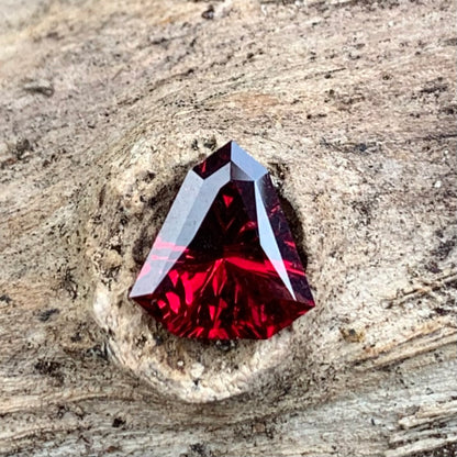 Red Garnet Fantasy / Concave Cut Fancy Shield 1.68 Ct Natural Loose Gemstone For Jewelry Making