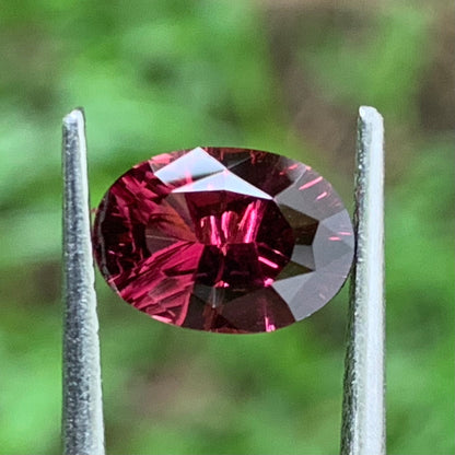 Red Garnet Fantasy Cut / Concave Cut Oval 1.75 Ct Natural Loose Gemstone For Jewelry Making