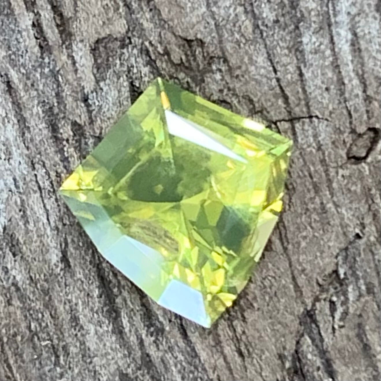 Hazy Greenish Yellow Zircon Shield 1.38 Ct Natural Loose Gemstone For Jewelry Making