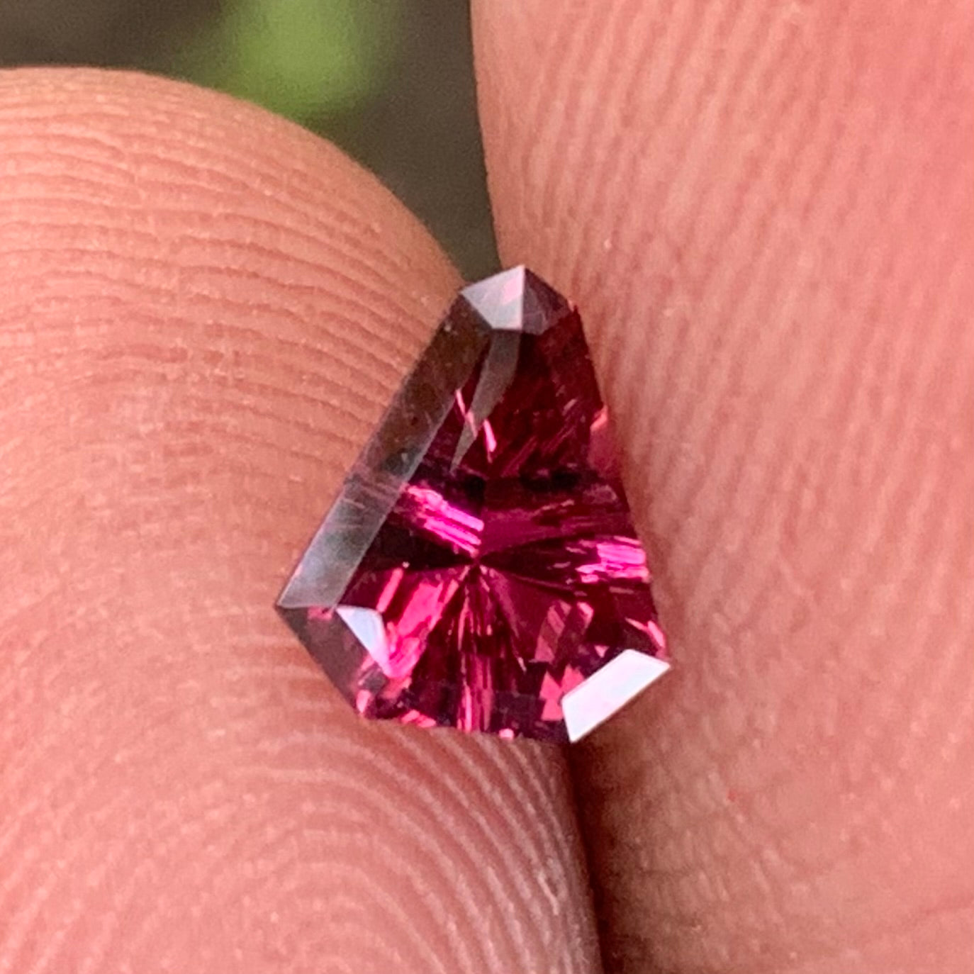 Red Garnet Fantasy Cut / Concave Cut Geometric Shape Shield 0.76 Ct Natural Loose Gemstone For Jewelry Making