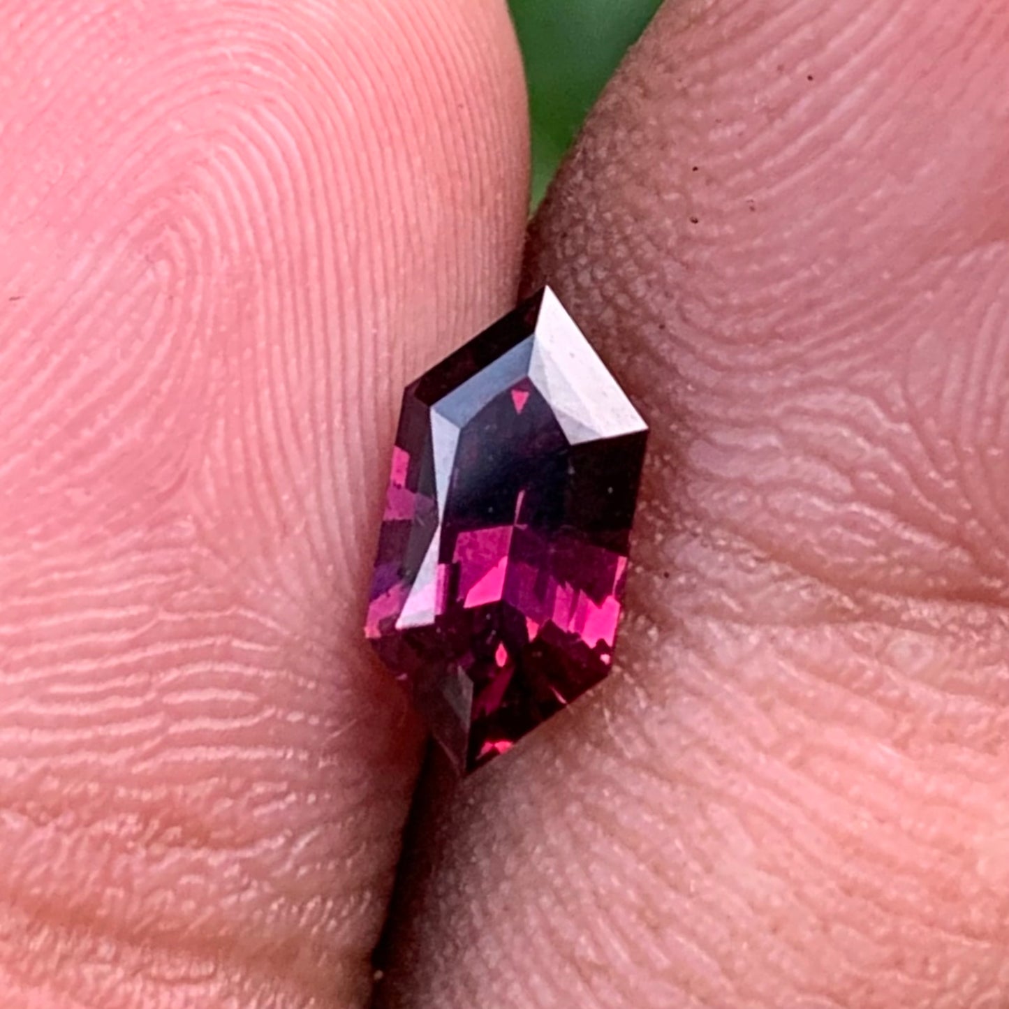 Pinkish Red Garnet Elongated Hexagon 1.45 Ct Natural Loose Gemstone For Jewelry Making