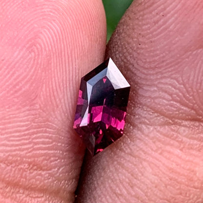 Pinkish Red Garnet Elongated Hexagon 1.45 Ct Natural Loose Gemstone For Jewelry Making
