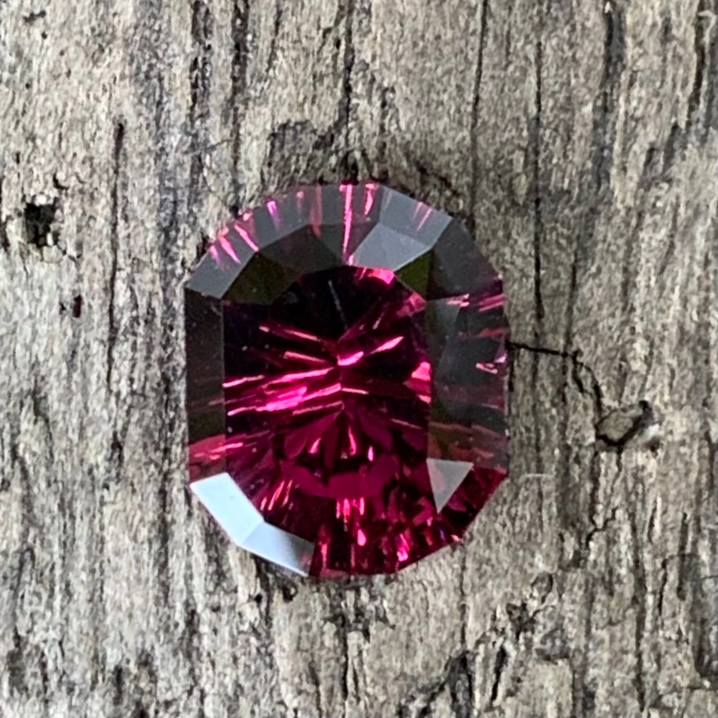 Red Garnet Fantasy Cut / Concave Cut Modified Oval 1.52 Ct Natural Loose Gemstone For Jewelry Making